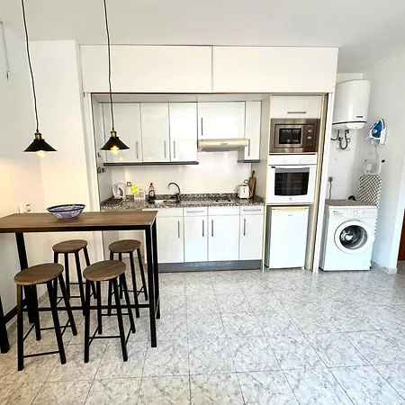 Apartamento+parking +piscina A 250mts Playa Fenals Lägenhet