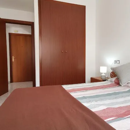 شقة Apartamento+parking +piscina A 250mts Playa Fenals
